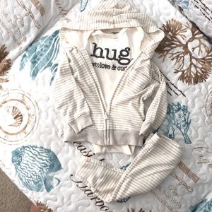Gerber Hug unisex baby light weight organic 3-peice jumpsuit. NWOT. sz 0-3 mo.